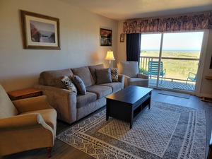 2nd Floor Deluxe Condo - Ocean View with Balcony Photo 6