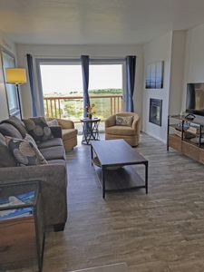 3rd Floor Deluxe Condo - Ocean View with Balcony COH Photo 3