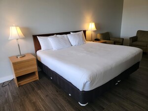 Hotel Room - Top Floor with Ocean View and Balcony - King - Non Pet Friendly Photo 3