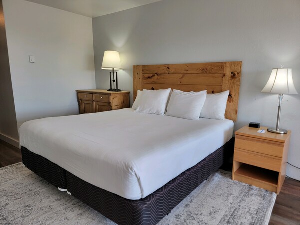 Hotel Room - Top Floor with Ocean View and Balcony - King - Non Pet Friendly Photo 2